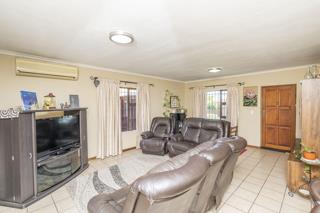 3 Bedroom Property for Sale in De Oude Spruit Western Cape